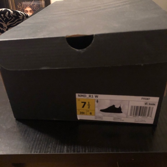 Adidas red and black// best offer - Picture 4 of 4